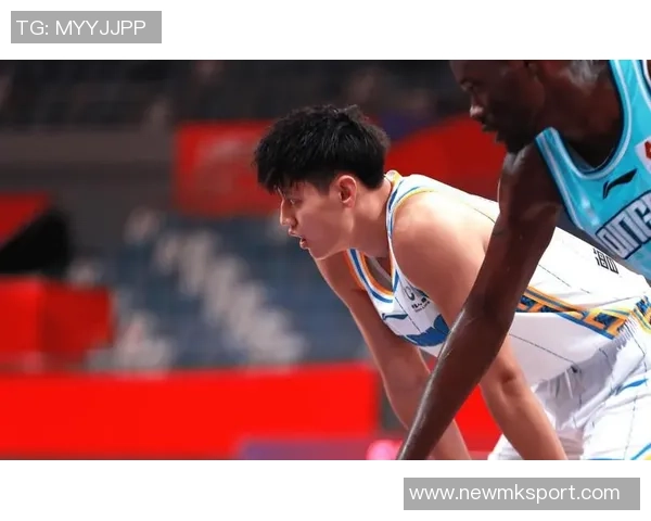 曾凡博在篮网首秀穿韦德之道12展现出色表现引发球迷热议